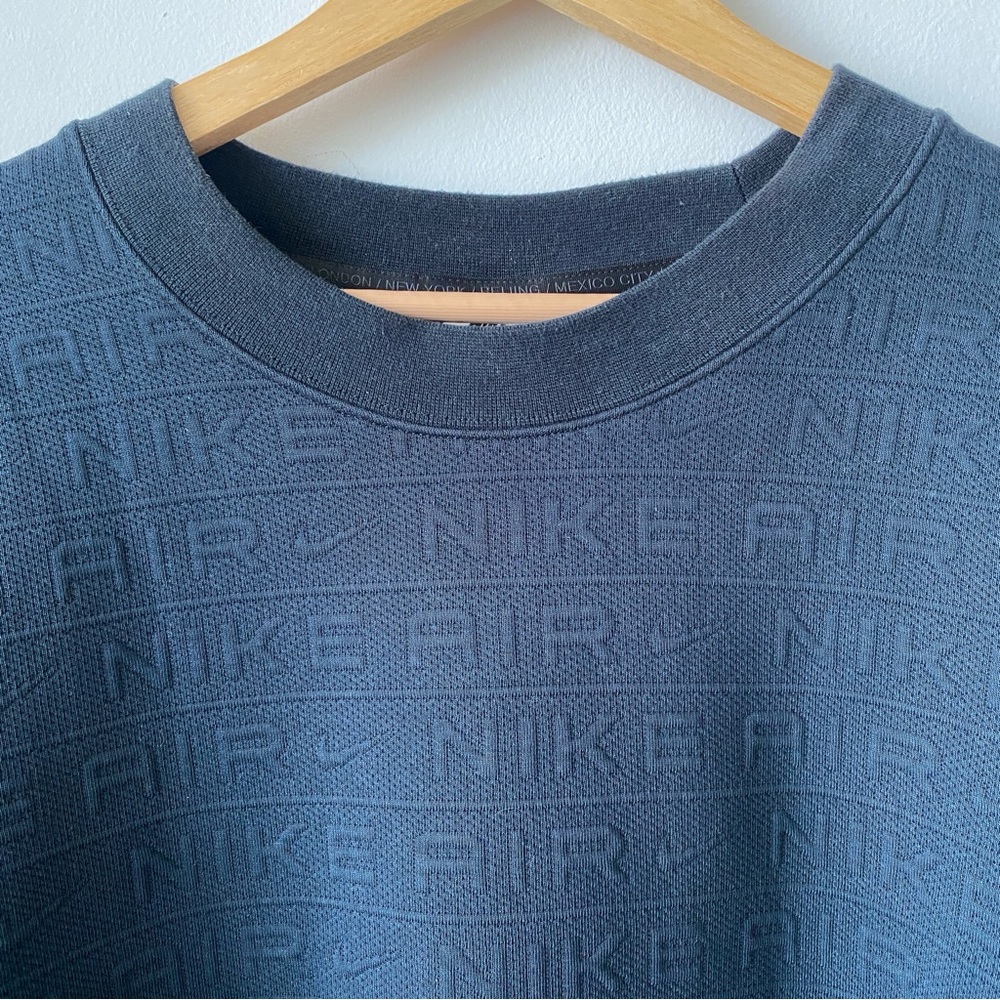 Nike Air Embossed black shirt - Picture 3 of 10